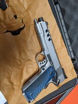 Smith & Wesson performance center 45 ACP - 5 of 5