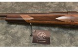 Weatherby~Mark V~.300 Winchester Magnum - 6 of 10