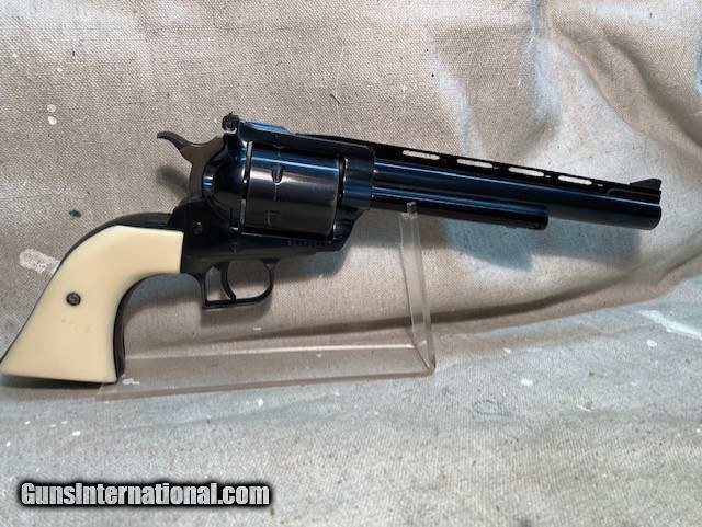 Ruger New Model Super Blackhawk .44 magnum caliber single Ruger New Model Super Blackhawk .44 magnum caliber single