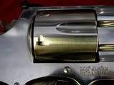 Smith & Wesson Model 629-5 .44 magnum 4" barrel. Stainless Round Butt - 4 of 15