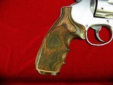 Smith & Wesson Model 629-5 .44 magnum 4" barrel. Stainless Round Butt - 13 of 14