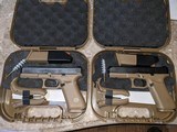 Sequential numbered pair of Glock g17 GEN5 FR Coyote - 1 of 2