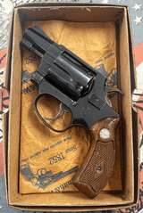 Smith & Wesson Model 36 Chiefs .38 Special Flat Latch Blue Walnut Magna Grips 2" Pinned in Box - 4 of 8