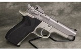 Smith & Wesson~5903~9mm