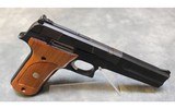 SMITH & WESSON ~ MODEL 422 ~ .22 LONG RIFLE - 1 of 4