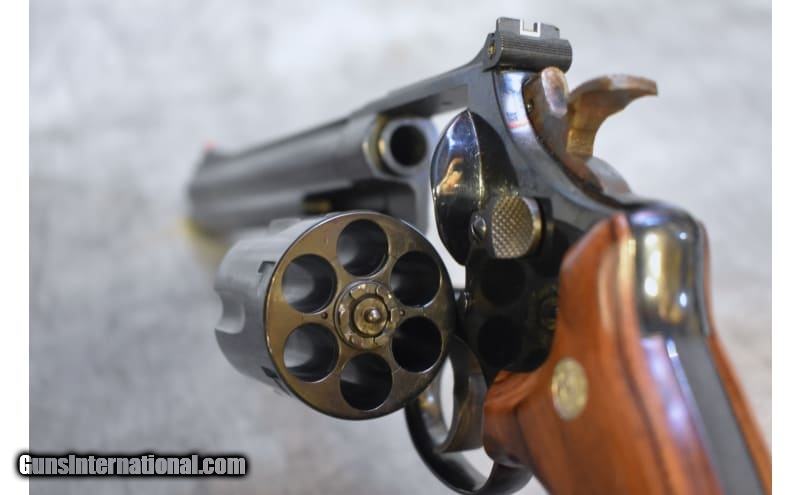 Smith & Wesson ~ Model 29 Classic DX ~ .44 Magnum