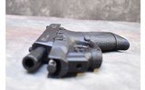Smith & Wesson ~ M&P9 Shield M2.0 ~ 9 mm - 3 of 4