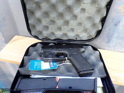 Glock 43x 9x19 with Streamlight laser and flashlight in box