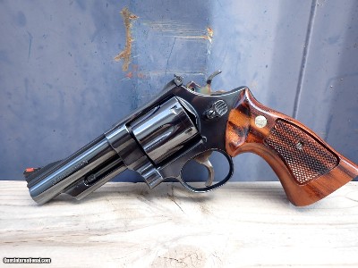 Smith & Wesson 29-2 - 44 Magnum