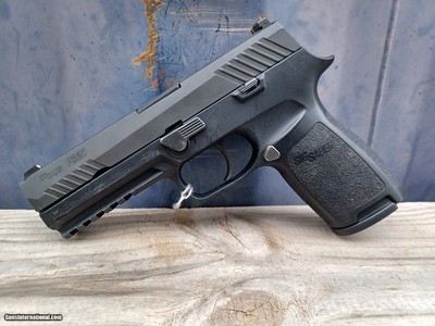 Sig Sauer P320 - 9mm