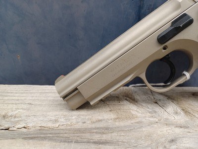 EAA Tanfoglio Witness - 40 S&W - With (3) Brand New Mec-Gar 14 rd magazines - Image 4 of 15