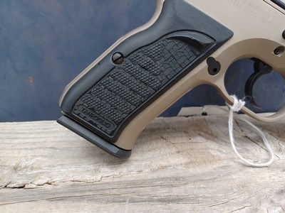 EAA Tanfoglio Witness - 40 S&W - With (3) Brand New Mec-Gar 14 rd magazines - Image 6 of 15