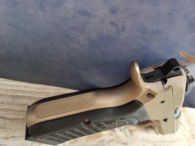 EAA Tanfoglio Witness - 40 S&W - With (3) Brand New Mec-Gar 14 rd magazines - Image 10 of 15