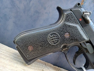 Beretta 92 FS - 9mm - Image 2 of 13