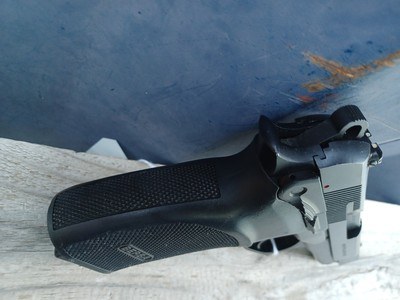 Bersa Thunder 9 Pistol made in Argentina 9X19 Parabelllum - Image 10 of 12