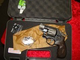 SMITH & WESSON, PREFORMANCE CENTER 327 PUG. - 1 of 7