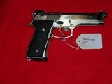 Beretta 92 FS INOX
STAINLESS GOLDEN
L136942 - 1 of 2