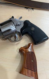 Smith and Wesson 629 - 3 of 6