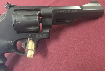 Smith and Wesson 327 Performance Center .357 Magnum - Image 5 of 6
