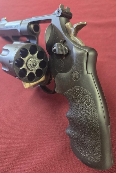 Smith and Wesson 327 Performance Center .357 Magnum - Image 4 of 6