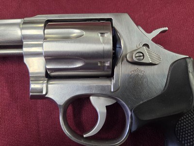 SMITH & WESSON 619 - .357MAG - 7-SHOT - Image 4 of 9