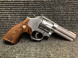 Smith and Wesson 686-6 - 2 of 3