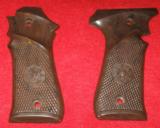 LLAMA SMALL FRAME AUTO ORIGINAL SYNTHETIC GRIPS - 1 of 2