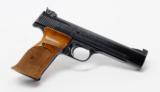 Smith & Wesson Model 41 Rimfire Pistol. 22LR. 5 1/2 Inch. Excellent - 1 of 5