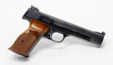 Smith & Wesson Model 41 Rimfire Pistol. 22LR. 5 1/2 Inch. Very Good - 1 of 5