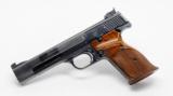 Smith & Wesson Model 41 Rimfire Pistol. 22LR. 5 1/2 Inch. Very Good - 4 of 5