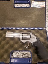 Smith & Wesson - .357 Magnum - Model 686-57 shot 4 inch barrell - 2 of 9