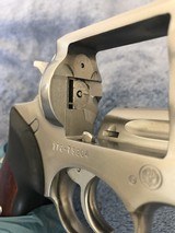 Ruger GP 100 - .357 Magnum - Stainless - 3 inch barrel - perfect conceal/carry - Excellent Condition - Soft Rubber with Wood Inset Handle - 11 of 15