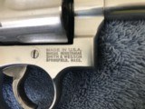 Smith & Wesson - .357 Magnum - Model 686-4- 5 3/4" barrel - STAINLESS - Perfect Condition - Padded Case - Rubber Grip - 3 of 15