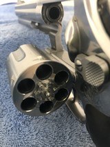 Smith & Wesson - .357 Magnum - Model 686-4- 5 3/4" barrel - STAINLESS - Perfect Condition - Padded Case - Rubber Grip - 11 of 15