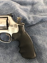 Smith & Wesson - .357 Magnum - Model 686-4- 5 3/4" barrel - STAINLESS - Perfect Condition - Padded Case - Rubber Grip - 7 of 15