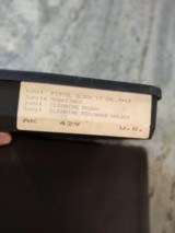 Glock 17 Gen 1 Feb. 1986 with Tub and Manuel - 6 of 8