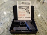 Glock 17 Gen 1 Feb. 1986 with Tub and Manuel - 3 of 8