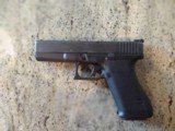 Glock 17 Gen 1 Feb. 1986 with Tub and Manuel - 2 of 8