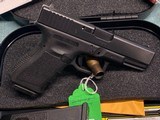 Glock 19 Gen 3 Like New in Box 9x19 - 2 of 8