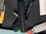 Glock 19 Gen 3 Like New in Box 9x19 - 6 of 8