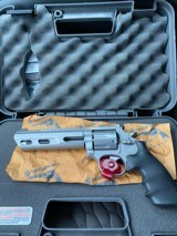 smith & wesson 686 competitor like new in box with weights