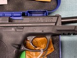 Smith & Wesson NIB M&P 40S&W W Night sights - 8 of 8