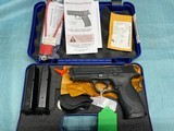 Smith & Wesson NIB M&P 40S&W W Night sights - 2 of 8