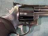 Taurus M44 44 Mag revolver Stainless Steel - 7 of 14