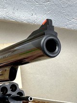 41 Mag Smith & Wesson Model 57 *Mint* with original box. Full Target Pkg 1977 - 8 of 13