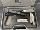 Springfield XD 9x19 Hi Cap Pkg with holster 4 mags Hard case. - 3 of 5