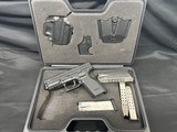Springfield XD 9x19 Hi Cap Pkg with holster 4 mags Hard case. - 2 of 5
