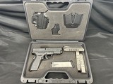 Springfield XD 9x19 Hi Cap Pkg with holster 4 mags Hard case. - 1 of 5