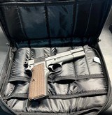 Springfield Armory SA-35 Browning Hi-Power Like new 4 mags total - 7 of 8