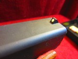GLOCK MODEL 17
2
GENERATION CALIBER 9MM
MADE IN AUSTRIA - 7 of 11